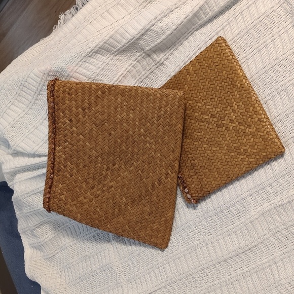 unbranded woven clutch - Picture 3 of 6